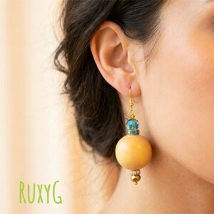 579.  Wood 🪵 & Swarovski Earrings